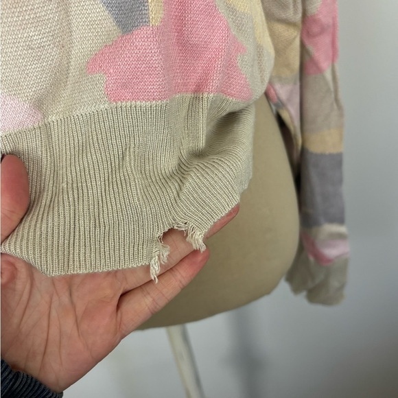 Le Lis Camo Sweater Pastel Distressed Lightweight M - Picture 3 of 5